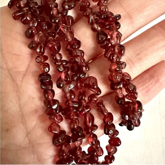 Long garnet chip bead necklace - Picture 3 of 7